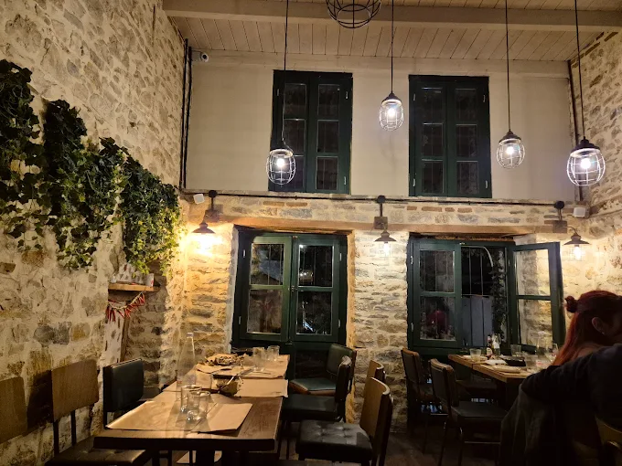 indoors il pazzo italian restaurant and pizzeria ioannina