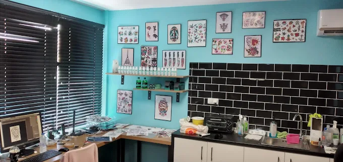 indoors tattoo studio - peakink bliners tattoo, piecing and barber shop serres