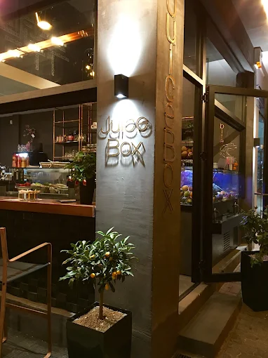 outdoors - juicebox juice bar serres