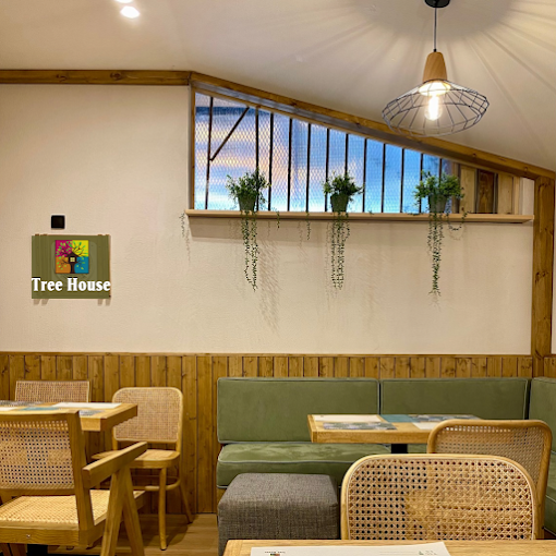 indoors - tree house coffee cantine serres