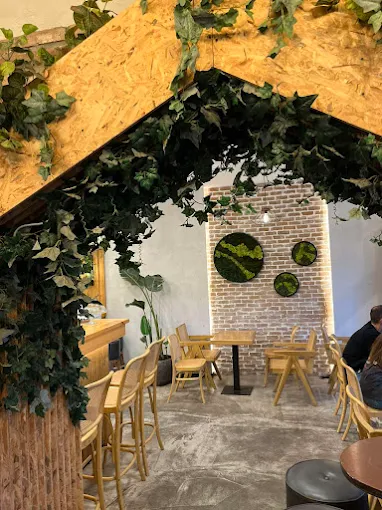 indoors  - tree house coffee cantine serres