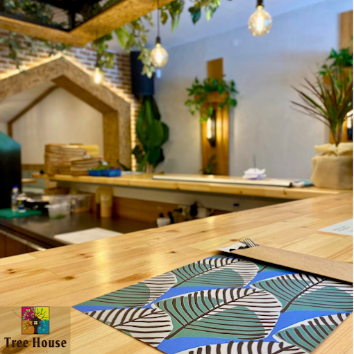 indoors  - tree house coffee cantine serres