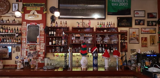 indoors bar - lykiskos beer bar serres