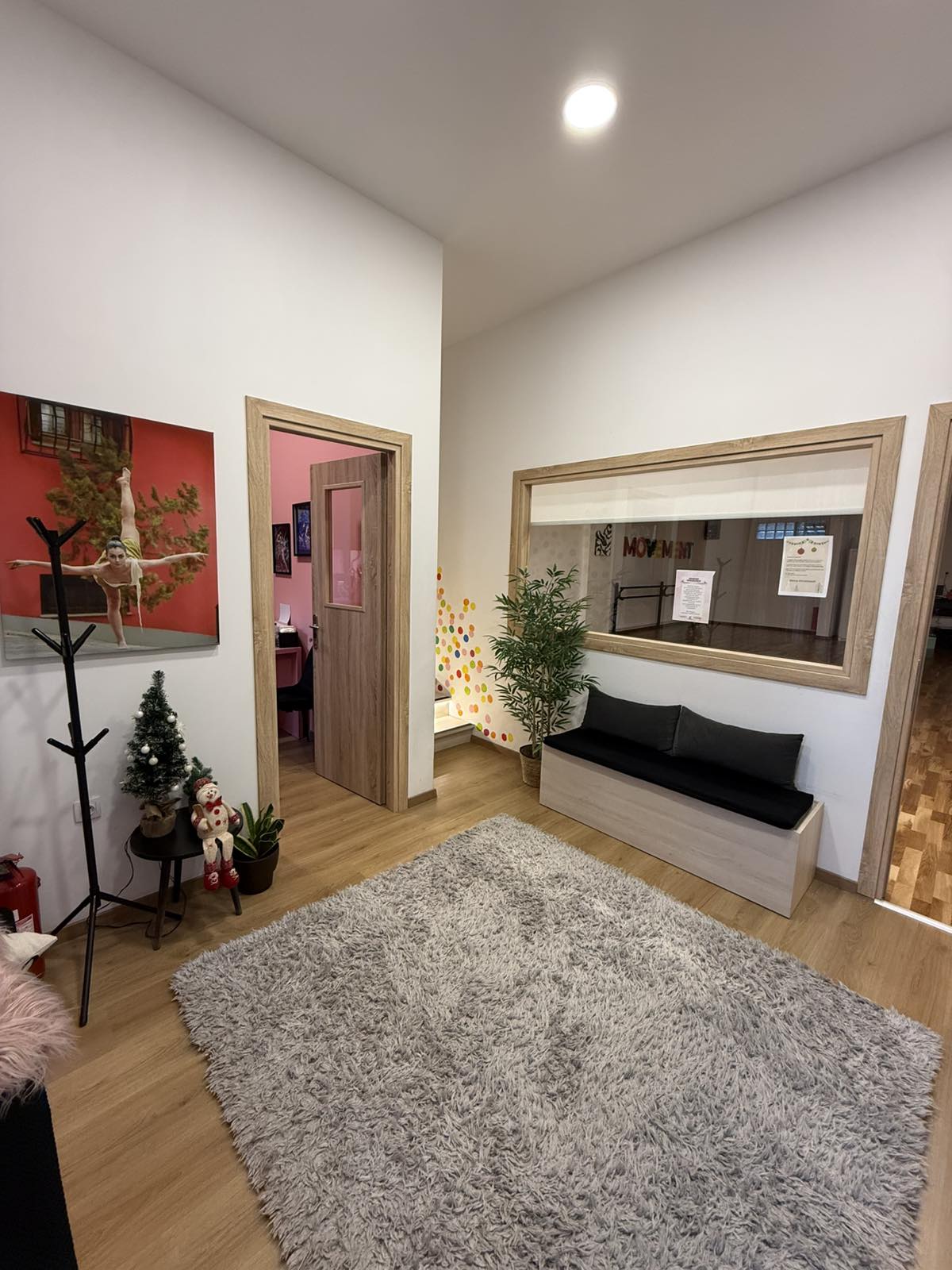 indoors waiting area  - movement dance center serres