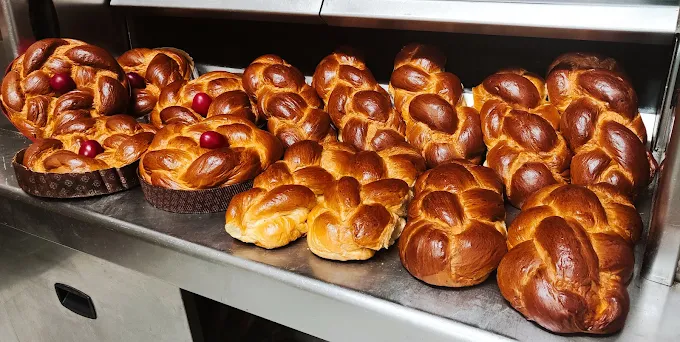 easter tsourekia - papoulias bakery serres