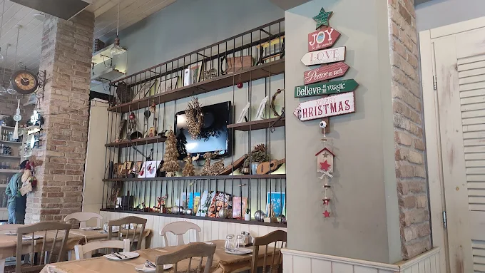 indoors  - kentrikon ouzomezedopoleio serres