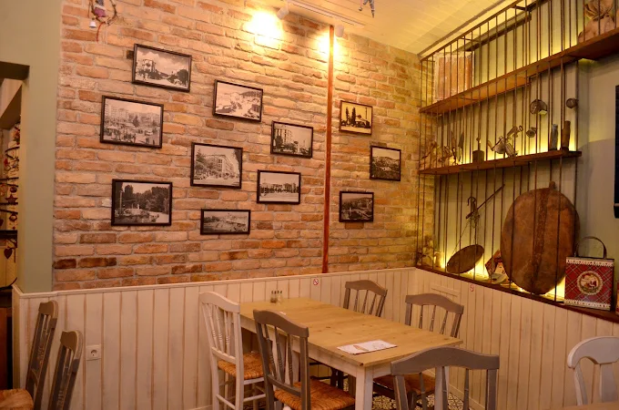 indoors  - kentrikon ouzomezedopoleio serres