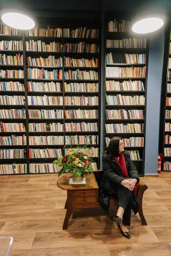 books and seating area - pixelbook book store patra