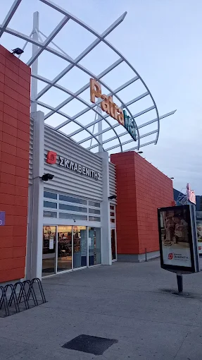 outdoors  - patra mall 