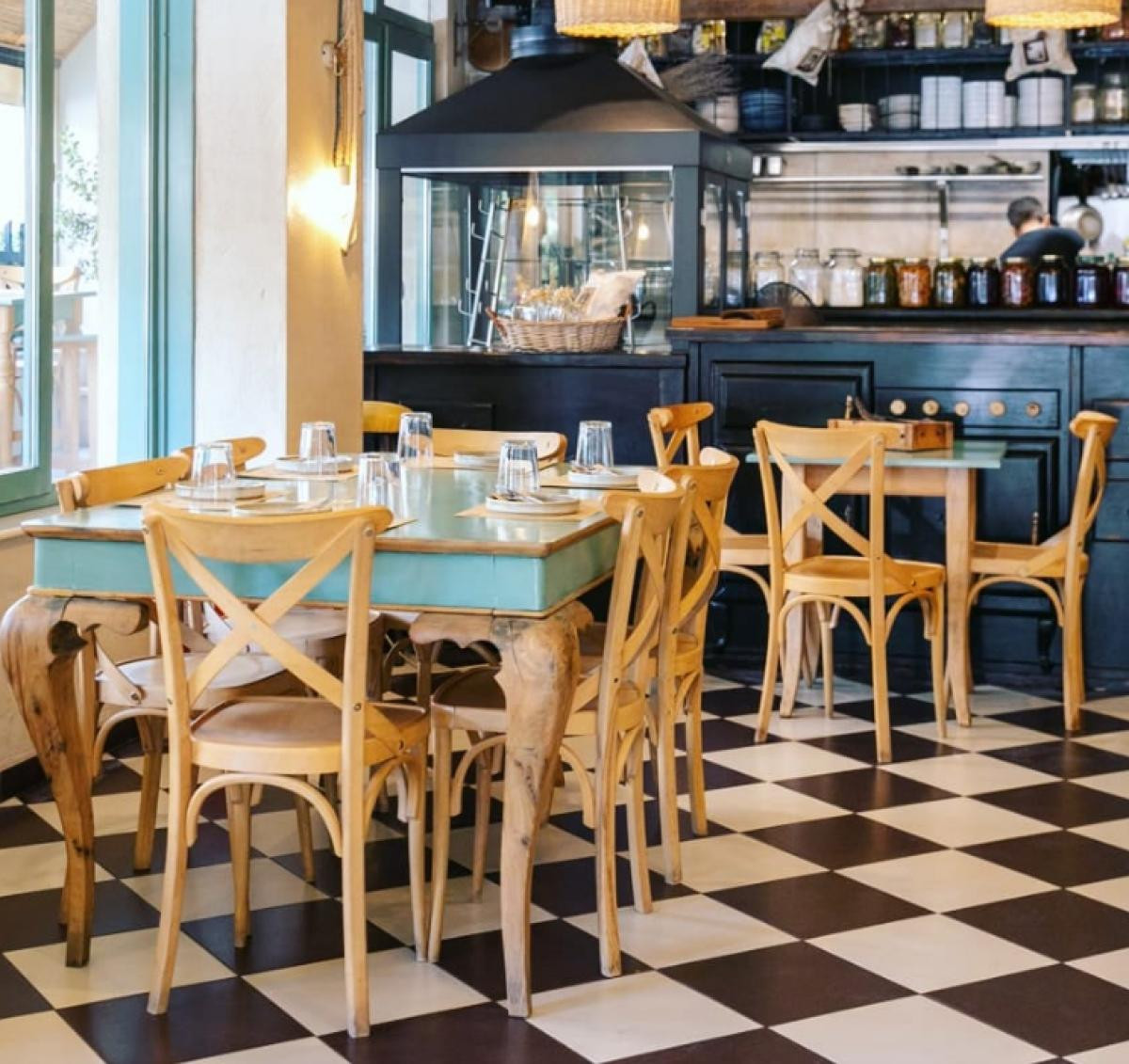 indoors cretan ouzeri - akrovatis