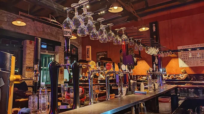 indoors - beer bar q patra