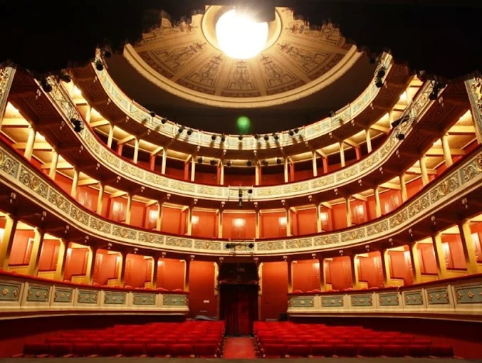 indoors - dimotiko theatro apollon