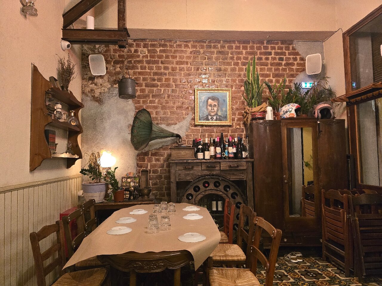 indoors ouzeri  - stou mitsou