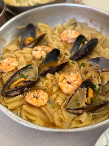 seafood pasta - stou mitsou