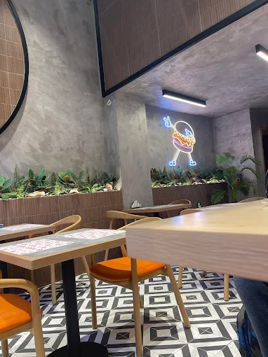 indoors - joy burgers patra