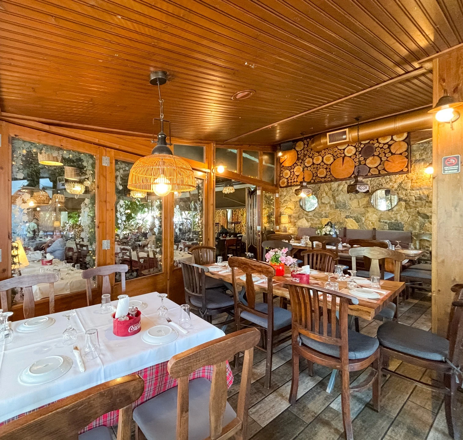 indoors restaurant - apirotan