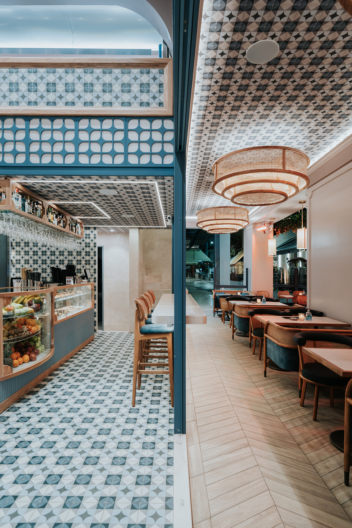 indoors restaurant - scalino all day gastro bistro patra