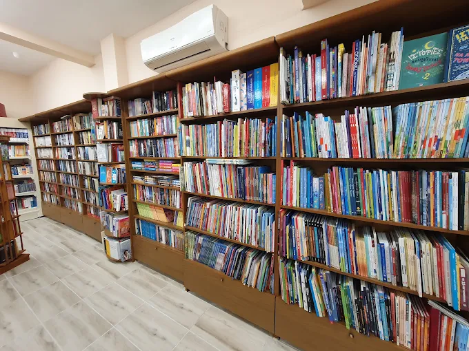 books  - book store papyros kastoria