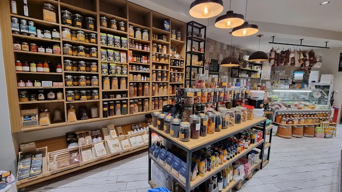 indoors  - epilekton delicatessen kastoria