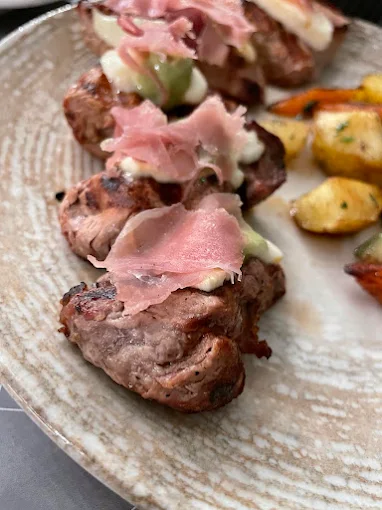 meat  - kalnterimi restaurant kastoria