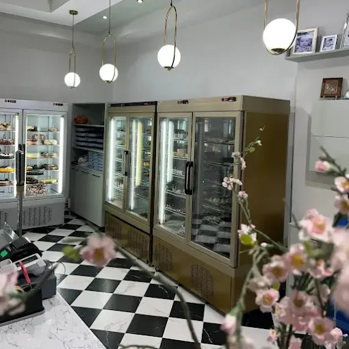 indoors - zoomserie patisserie kastoria