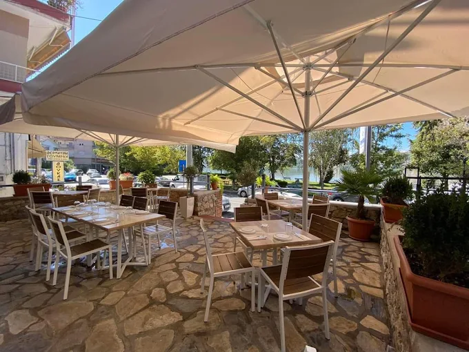 outdoors seating - agkistri seafood restaurant kastoria