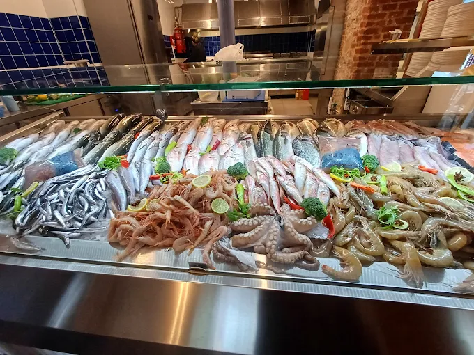 fresh fish - agkistri seafood restaurant kastoria