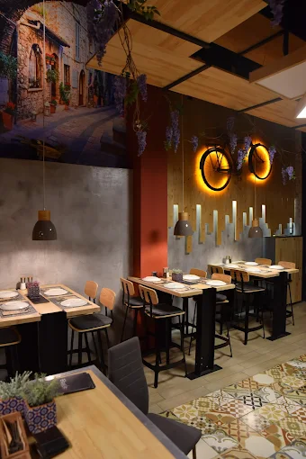 indoors  - basilico pizzeria italian restaurant kastoria