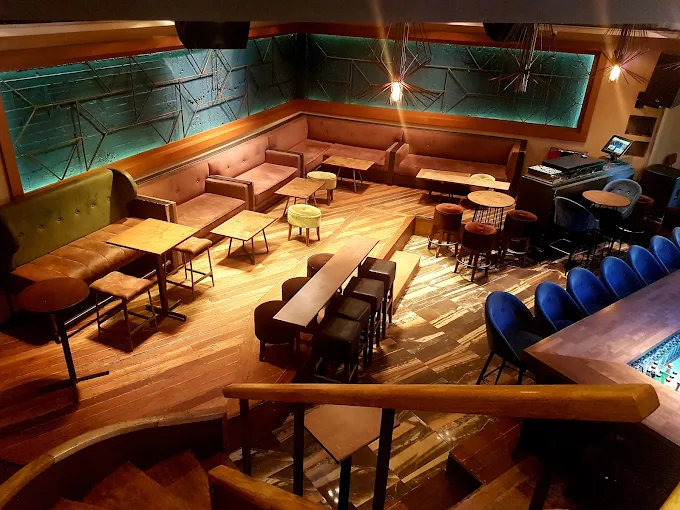 indoors  - kyverneio xanthi