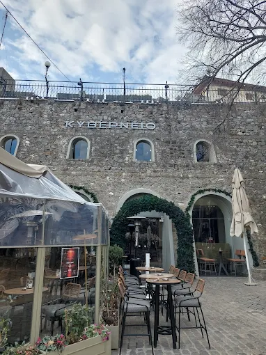 outdoors  - kyverneio xanthi