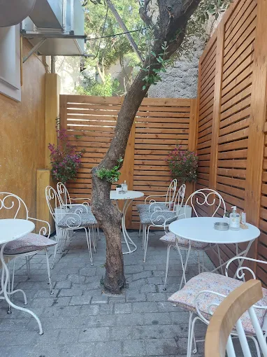 backyard - tyflomiga coffee shop xanthi 