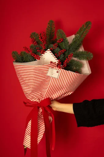 red flower bouquet - lela flowershop larisa