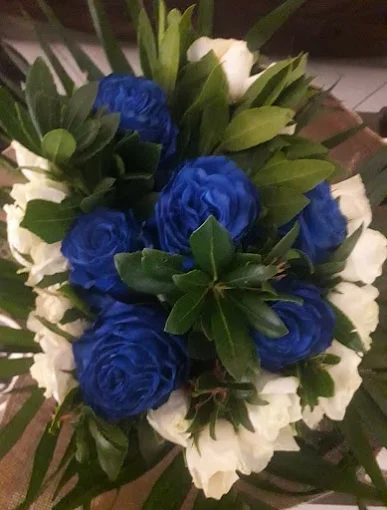 blue roses bouquet - louloudia karaiskos larisa