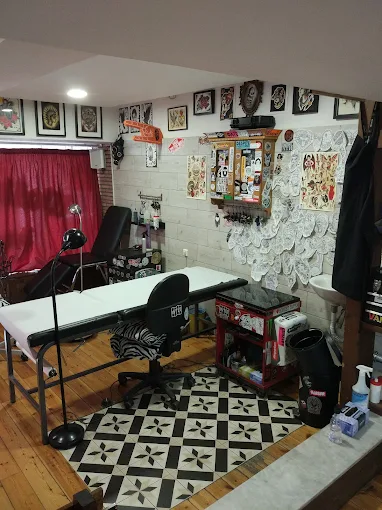 tattoo room - walk the line tattoo studio larisa