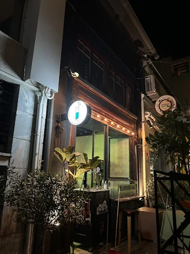 outdoors - docbar cocktail bar larisa