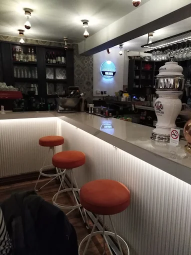 bar  - motie bar larisa