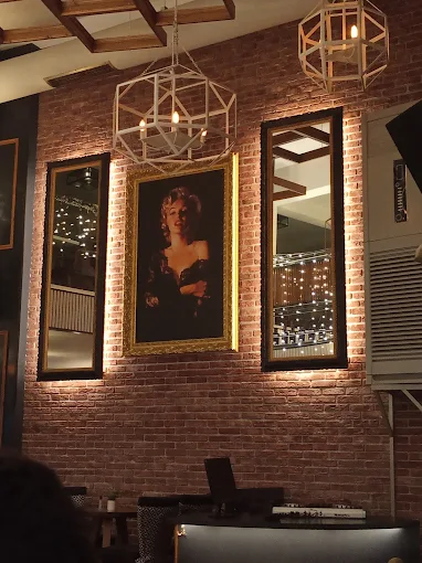 decor  - motie bar larisa