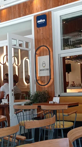 outdoors  - motie bar larisa