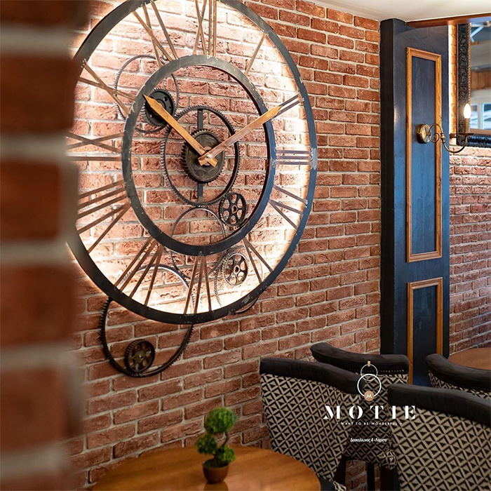 indoors  - motie bar larisa