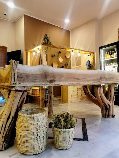 indoors - pandesia fruits & more delicatessen larisa