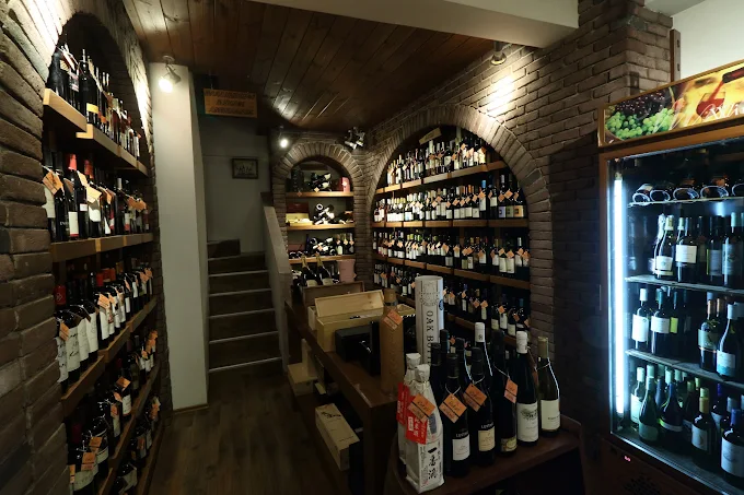 indoors - cava rokos larisa