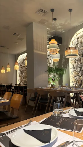 indoors - vosporos restaurant larisa