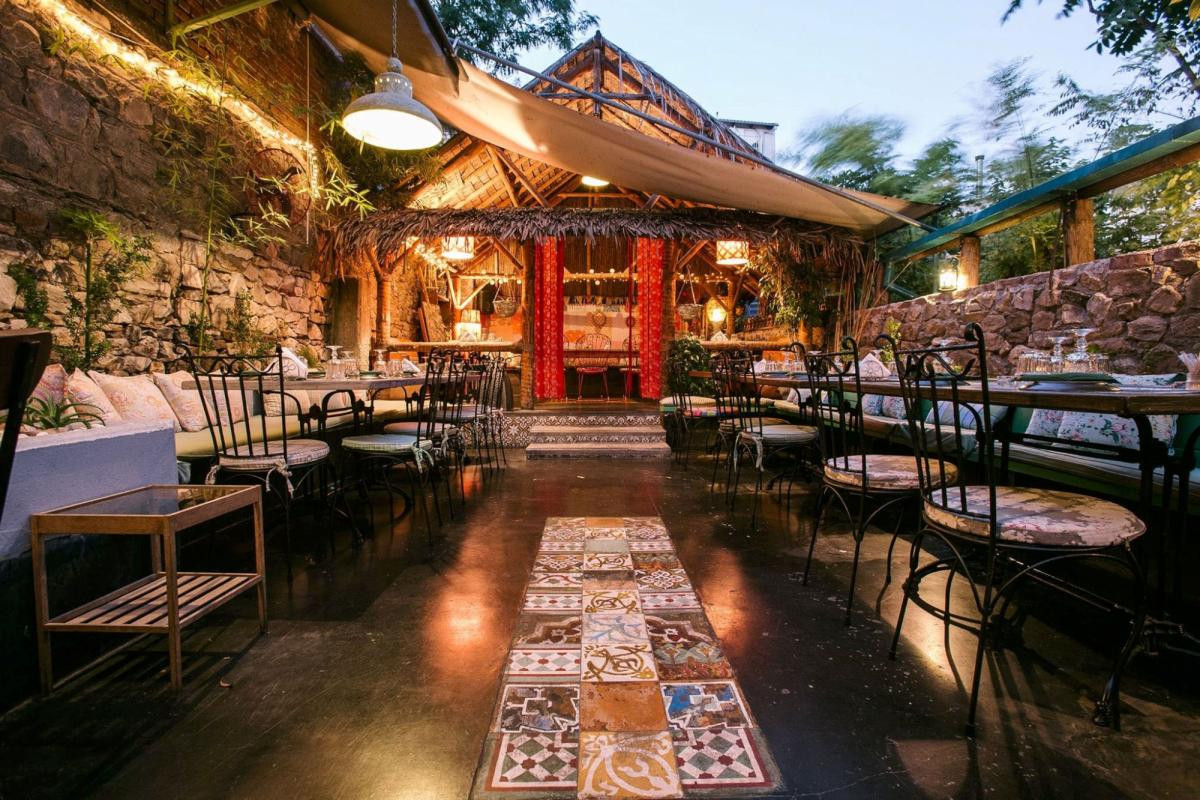 outdoors seating  - akamatra restaurant larisa