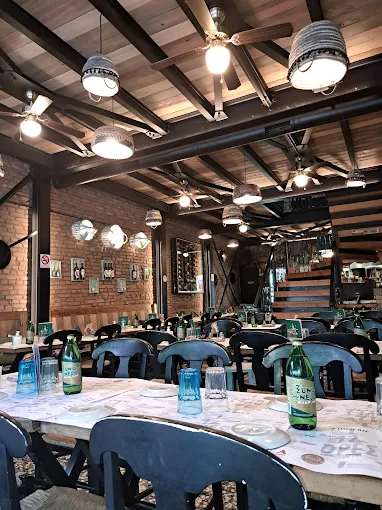 indoors  - 12 ores restaurant larisa