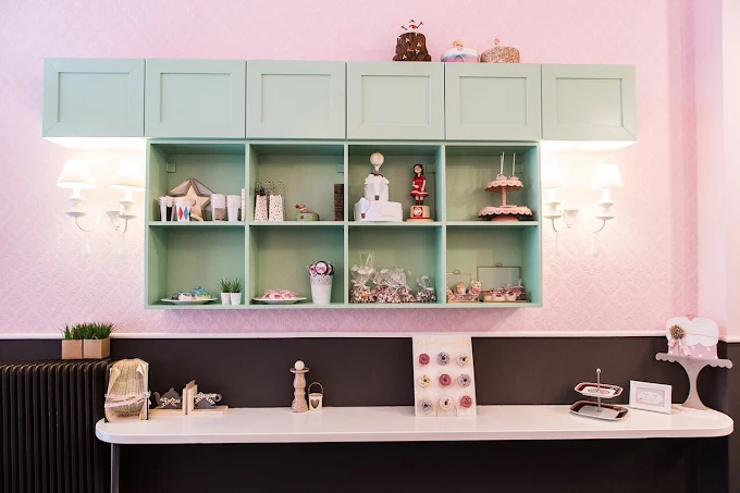 indoors - mama & papa patisserie larisa