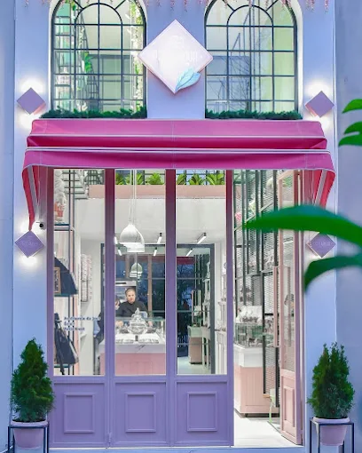 outdoors - Petit Amour Profiterol & More larisa