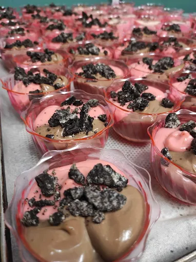 chocolate amd strawberry profiterol - Petit Amour Profiterol & More larisa