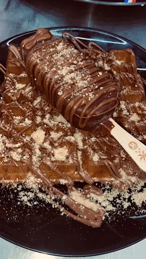 chocolate crepe - je t'aime crepe pleasure larisa