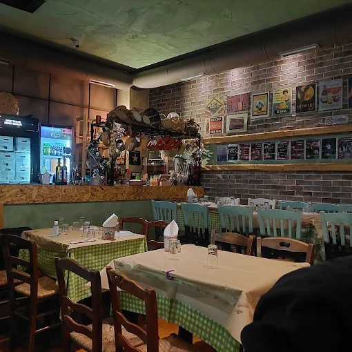 indoors  - meze meze larisa