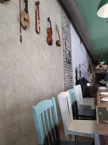 indoors  - meze meze larisa